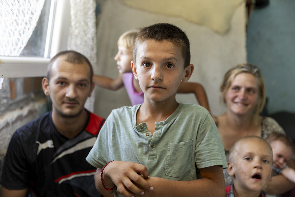 Dečak Nikola (9) bere gljive da kupi sladoled sestri sa invaliditetom