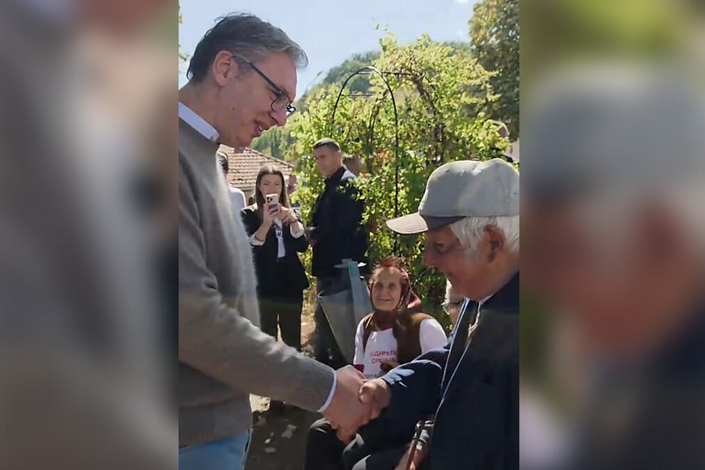 Vučić se rukovao sa 99-godišnjim Prvulom Tričkovićem u Donjoj Kamenici