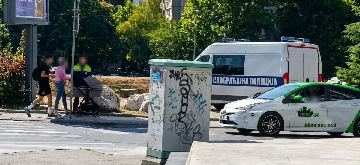 Žena oborena na pešačkom prelazu! Iza nje bila majka sa bebom u kolicima