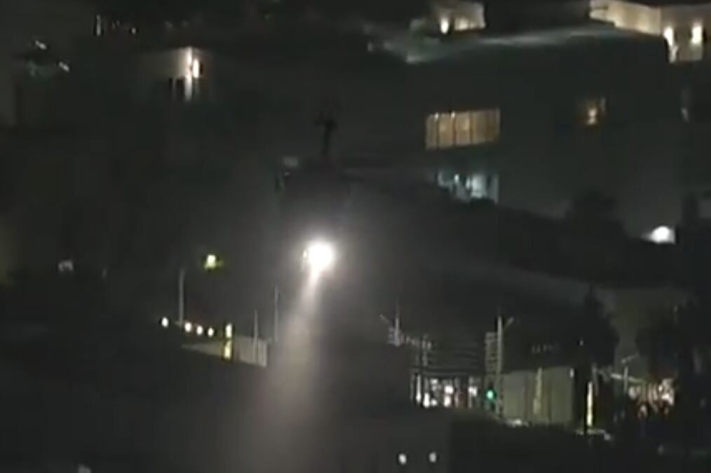 LEKARSKI HELIKOPTER PAO U OKEAN, IMA MRTVIH, POVREĐENIH I NESTALIH! Scena užasa u Kaliforniji, objavljeni snimci akcije spasavanja (VIDEO)