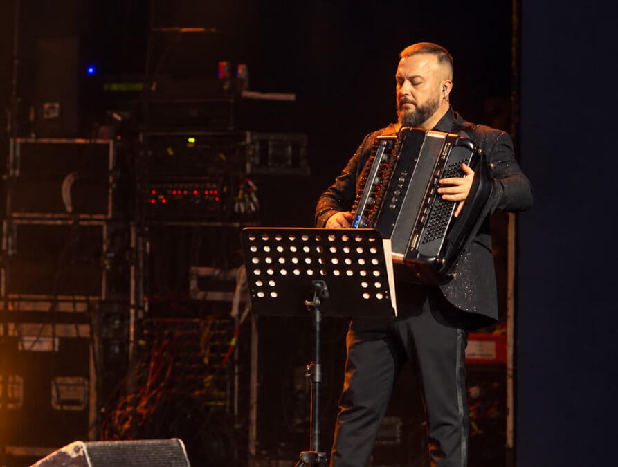 "OGROMNA ČAST I ZADOVOLJSTVO" Borko Radivojević o koncertu posvećenom Tomi Zdravkoviću: Pevači se menjali, a pratnja je sve vreme bila ista!