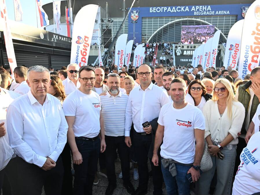 Porodica Dakić u Areni o prvom stanu; podrška Srpske liste