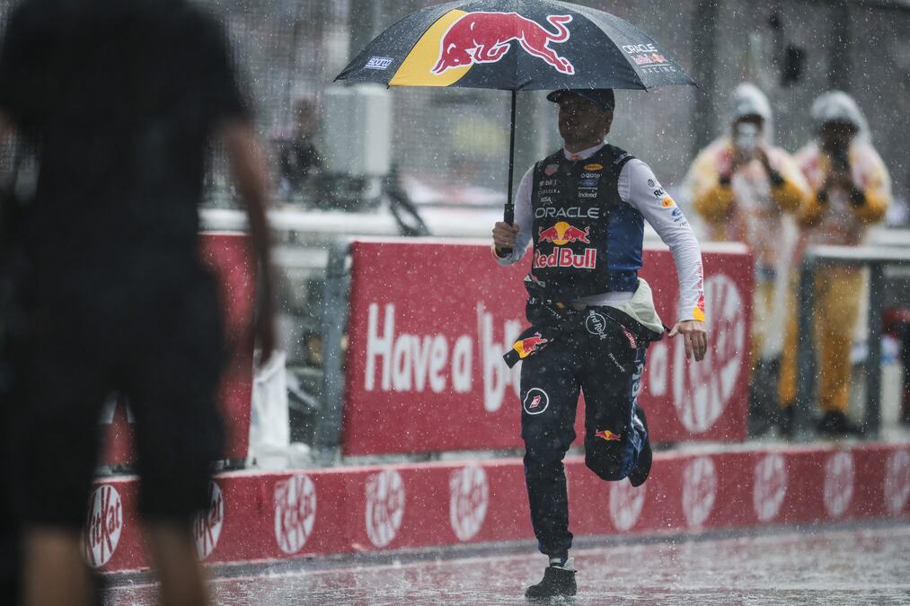 Odložen početak trke Formule 1 zbog kiše i grmljavine
