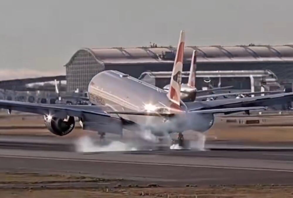 UZBUNA NA LETU ZA ČIKAGO, "BOING 777" IZGUBIO 8,5 KM VISINE ZA 7 MINUTA! Drama u avionu "Britiš ervejza" pola sata nakon poletanja iz Londona (VIDEO)
