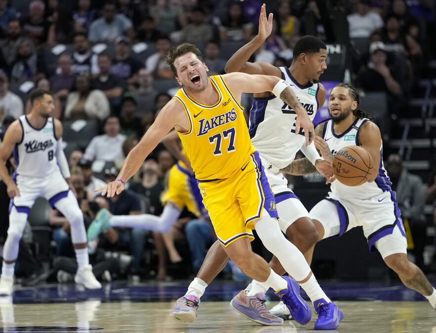 Luka Dončić briljirao u pripremnom meču, Lejkersi ubedljivi