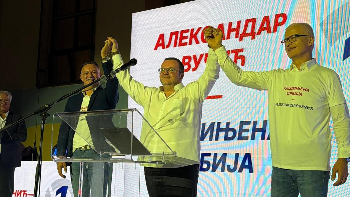 "ALEKSANDAR VUČIĆ ULAŽE U RAZVOJ ZDRAVSTVA U DRŽAVI" Više od 3.000 medicinskih radnika javno podržalo listu "Ujedinjena Srbija": Podigao je UKC Niš, gradi porodilište..."
