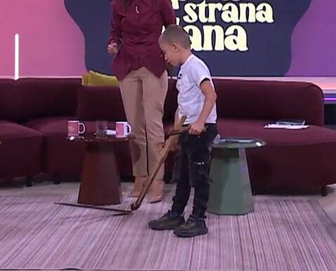 "NAJOMILJENIJI PREDMET MI JE... DA KOSIM" Mali Lazar oduševio, pa održao čas iz seoskih poslova! Đed Vujica ga naučio i kako da plasti (VIDEO)