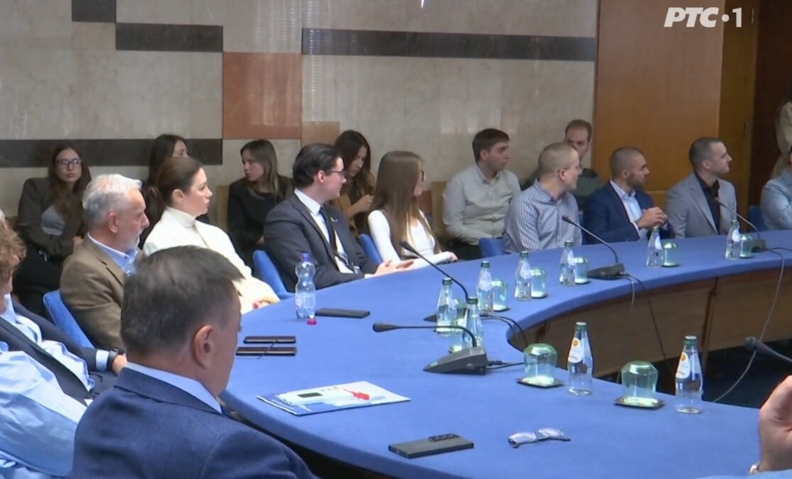 100 NAJBOLJIH DIPLOMACA MEDICINSKIH FAKULTETA OD SUTRA NA RADNOM MESTU! Nikad veća ulaganja u zdravstvo i mlade lekare koji ostaju ovde da služe svom narodu!