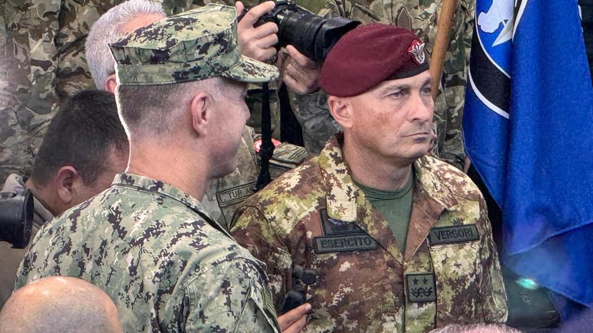 PRIMOPREDAJA DUŽNOSTI KOMANDANTA KFOR-a Italijan Roberto Vergori o novoj dužnosti: To je duboka privilegija i izuzetna odgovornost (FOTO/VIDEO)