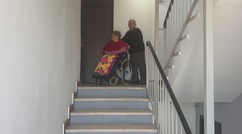 MUŽ HEROJ O KOM PRIČA ČITAV GRAD! Slavica (73) preživela moždani udar i ostala u kolicima, a njen Miodrag sve radi za nju: Ona je moja duša, ništa mi nije teško