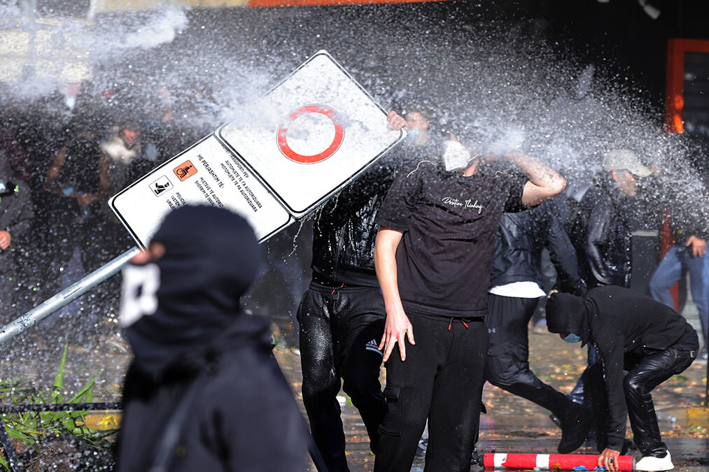 NASTAVLJENI PROTESTI U TIRANI: Sukobi demonstranata i policajaca ispred Raminog kabineta