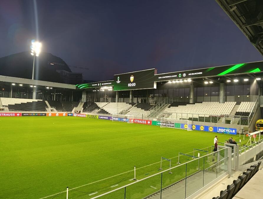 ŠVAJCARSKA LEPOTICA IZGRAĐENA ZA REKORDNO KRATKO VREME! Zvezda prvi evropski meč igra na ovom stadionu: Evo koliko je novca koštao - nasledio je kultno zdanje!