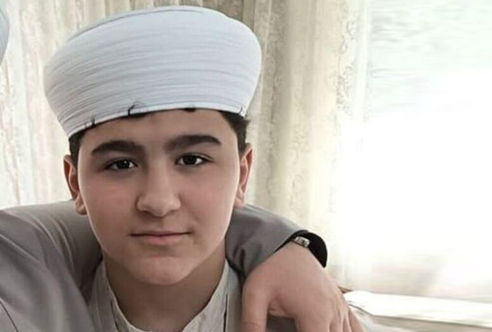 OVO JE DEČAK KOJI JE POGINUO OD STRUJNOG UDARA! Mahmut skinuo cipele da ih sačuva od kiše, pa stao na mokre kablove! Stradao 6 meseci nakon očeve smrti (FOTO)