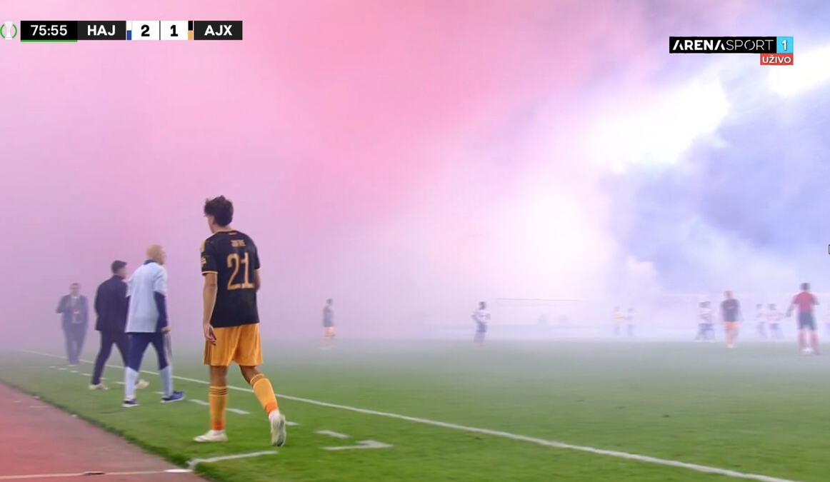 HAOS NA POLJUDU! Torcida zapalila tribine, spiker zapretio prekidom utakmice!