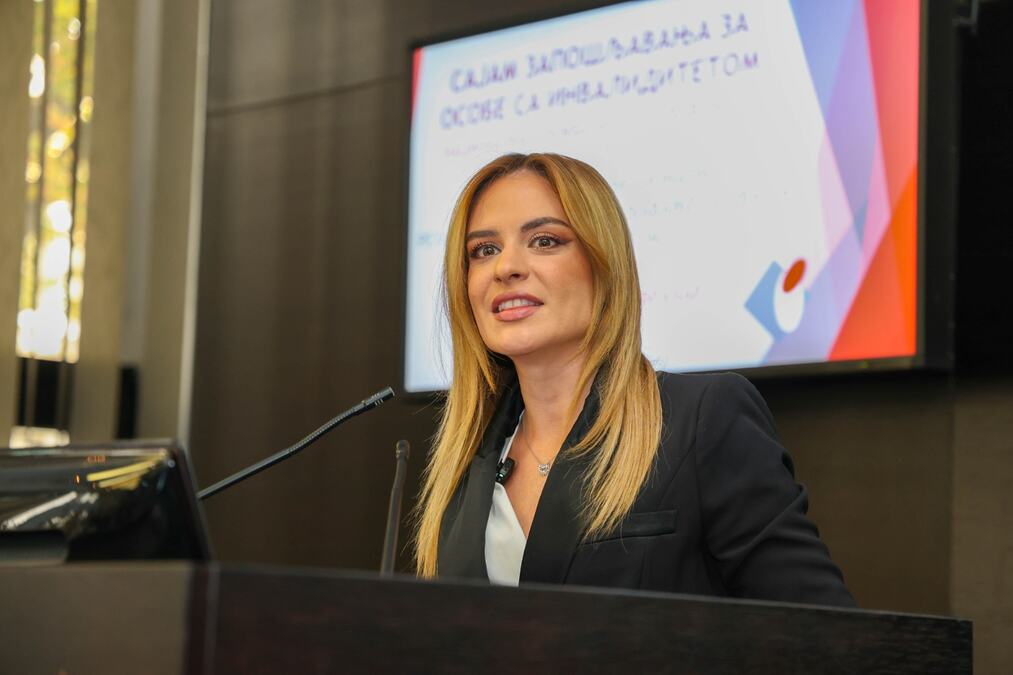 "Svako zaslužuje šansu" Ministarka Stamenkovski na Sajmu zapošljavanja osoba sa invaliditetom na Vračaru
