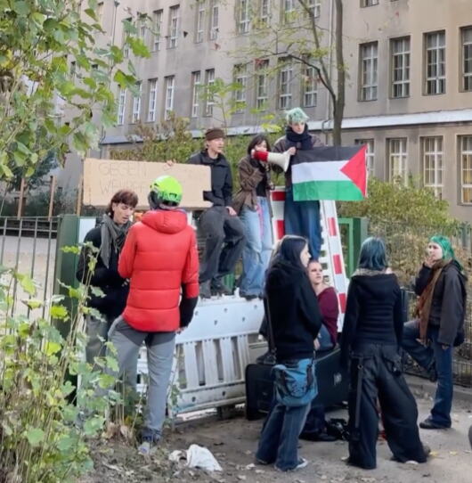 UČENICI U BERLINU BLOKIRALI TRI SREDNJE ŠKOLE: Protestovali protiv mogućeg uvođenja služenja vojnog roka, traže i veća ulaganja u obrazovanje