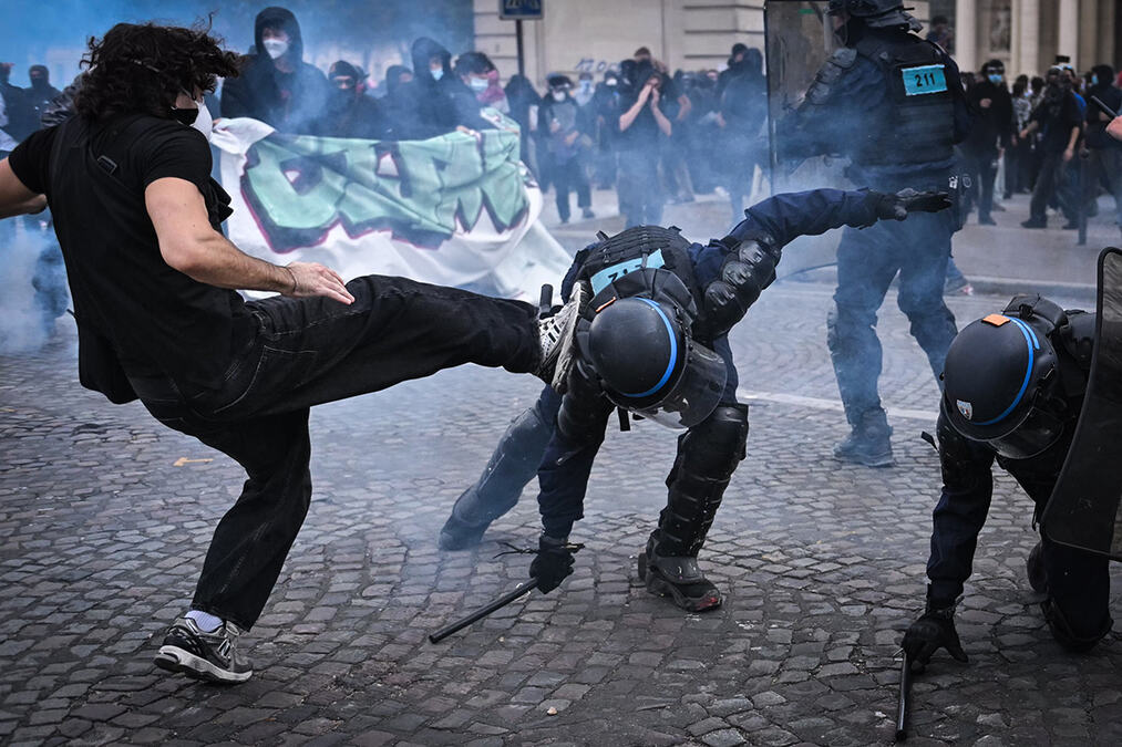 "OVO ĆE BITI DAN HAOSA ZA FRANCUSKU" Veliki sukobi na ulicama, Pariz pod opsadom, okupljeno na stotine hiljada ljudi, policija u oklopima, nasilje eskalira!