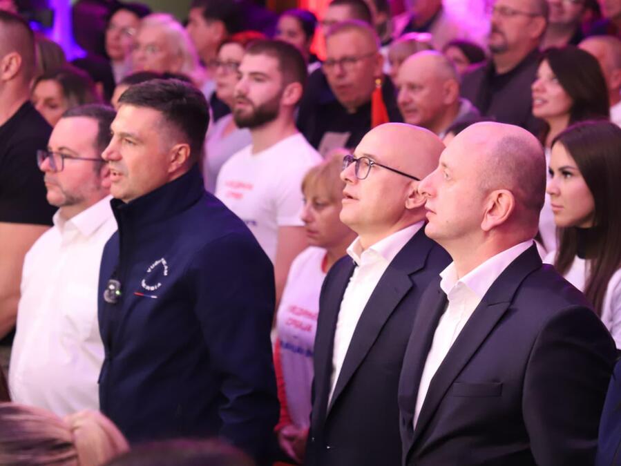 VUČEVIĆ U NIŠU: "Dale, podigli ste lestvicu!" KNEŽEVIĆ NAJAVIO POBEDU: "Iz keca u kec, jer vuk je vuk, a zec je zec!" (FOTO)