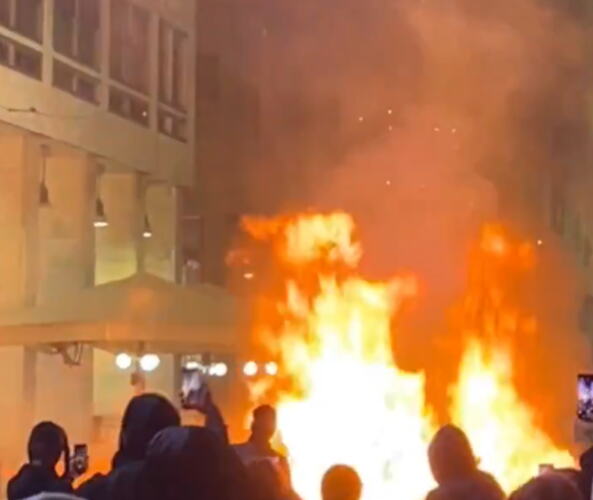 GORI I U ITALIJI: Žestoki sukobi demonstranata sa policijom kod milanske katedrale (VIDEO)