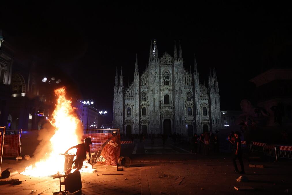 NEREDI U MILANU POTRESLI ITALIJU: Uhapšeno više od 200 ljudi, veliki broj maloletnika! Meloni sazvala sednicu vlade