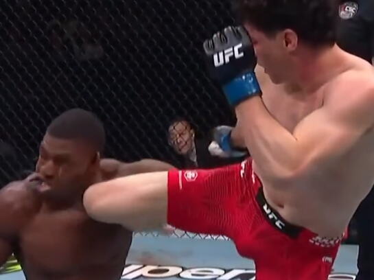 MONSTRUOZAN NOKAUT U UFC! Kolenom raspalio Amera po bradi, ZAŠTITNA GUMA MU IZLETELA IZ USTA, pa uzeo 100.000 dolara! (VIDEO)