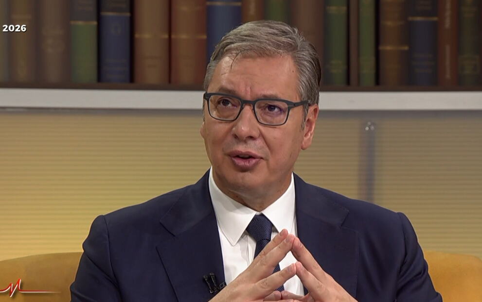 "STAVILI SU SLIKU TOG ČOVEKA I NAPISALI 'OVO JE ČOVEK ZA KOG VUČIĆ KAŽE DA MU NIJE OTAC'" Vučić podsetio na jeziv primer napada na njegovu porodicu