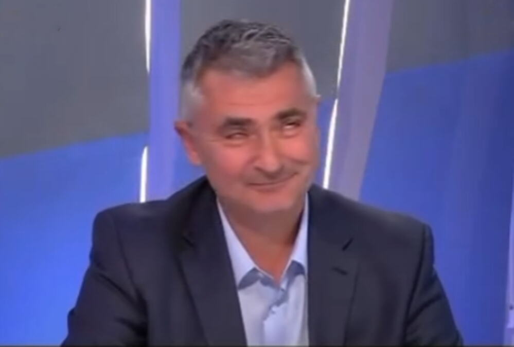 NEVIĐENA SRAMOTA U PROGRAMU UŽIVO! Srdanović kolutao očima na spominjanje Ustava Srbije (VIDEO)