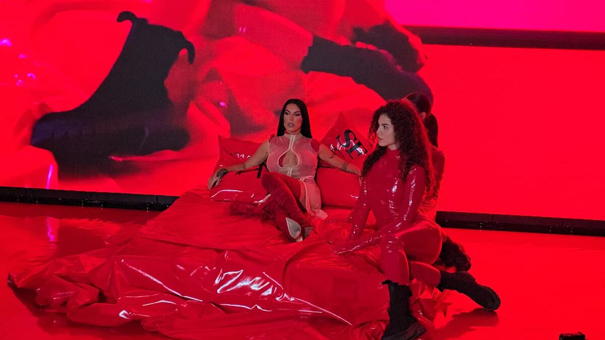 KARLEUŠA, ZORICA I KEMIŠ, INDIRA... Skoro cela estrada na promociji albuma Seke Aleksić, jednoj pevačici pukao šlic pa ispala BUTKICA (VIDEO)