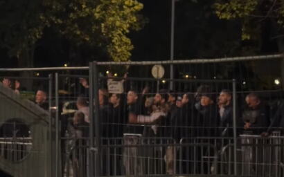 DELIJE STIGLE U ARENU! Policija ispratila navijače Zvezde na večiti derbi! (VIDEO)