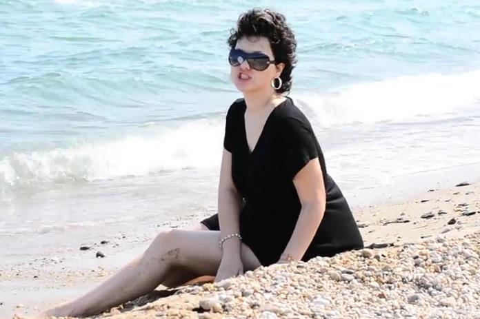 "PONOSNA SAM ŠTO UOPŠTE HODAM" Pevačica prošla horor nakon porođaja, opisala potresne detalje bolesti: Iz kičme su mu izvadili tečnost...