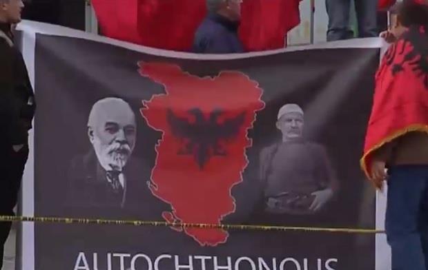 ZASTAVA VELIKE ALBANIJE, PESME KOJE VELIČAJU ADEMA JAŠARIJA: Promocija regionalnih velikodržavnih projekata u Gusinju (FOTO)