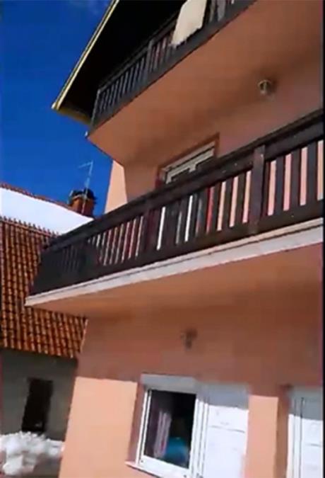 "Prijatelj doneo paprike iz Makedonije, a struja je uključena u cenu!" Vlasniku stigla alarmantna poruka zbog čudnog mirisa iz apartmana, usledio potpuni obrt