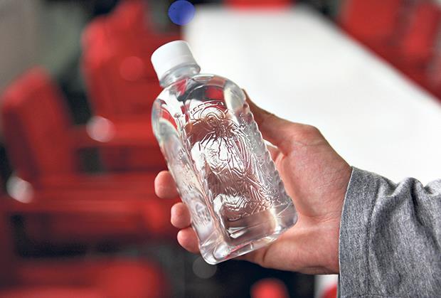 Mnogi vernici ne znaju ovo pravilo: Koliko dugo se čuva sveta vodica i šta obavezno treba uraditi sa starom?