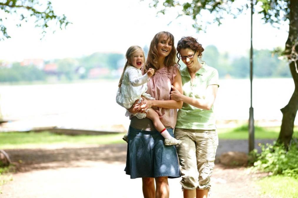 SUD U ZAGREBU DONEO ODLUKU: Postupci usvajanja u istopolnim porodicama se ne smeju zaustavljati