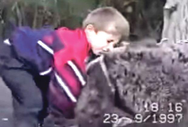 SA 9 GODINA OTAC JE OD NJEGA TRAŽIO DA SE BORI SA MEDVEDOM! Postao je neprikosnoveni šampion, a kada je odbranio titulu zaplakao je, pa šokirao planetu