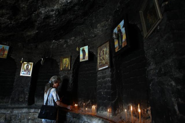 Danas se vernici mole Svetom Tihonu Čudotvorcu: Ove reči upućuju se svetitelju za zdravlje i pomoć u nevolji