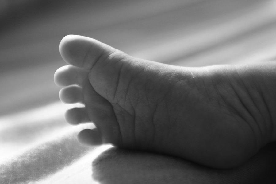 beba-noga-nogica-bebica-novorodjence.jpg?ts=2015-12-11T12:31:28