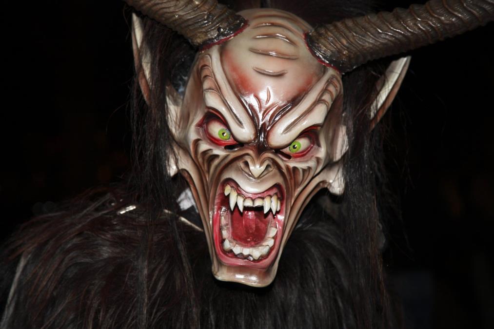 Isus džabe, a Satana 10 dolara: AI četbotovi šokirali svet, vera pretvorena u aplikaciju sa cenovnikom!