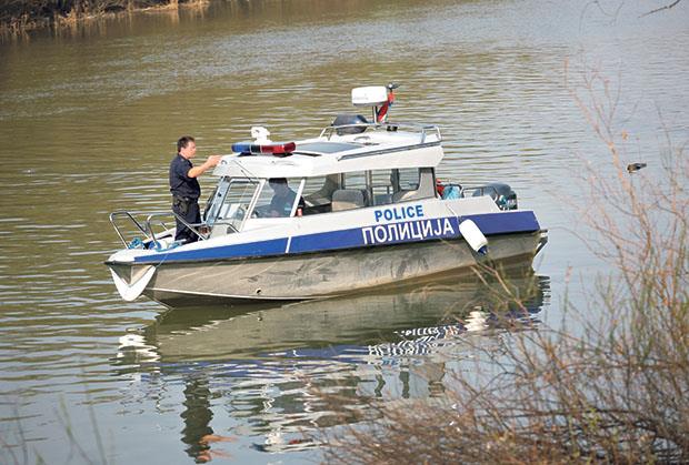 HOROR U NOVOM SADU! Pronađeno telo žene u kanalu Dunav-Tisa-Dunav, spasioci i policija na terenu