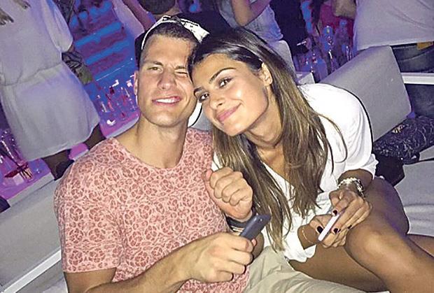 KAKVO TELO IMA NEDOVIĆEVA ŽENA! Mina u donjem vešu pokazala više nego ikad, pogledajte prizor od kog zastaje dah! (FOTO) 