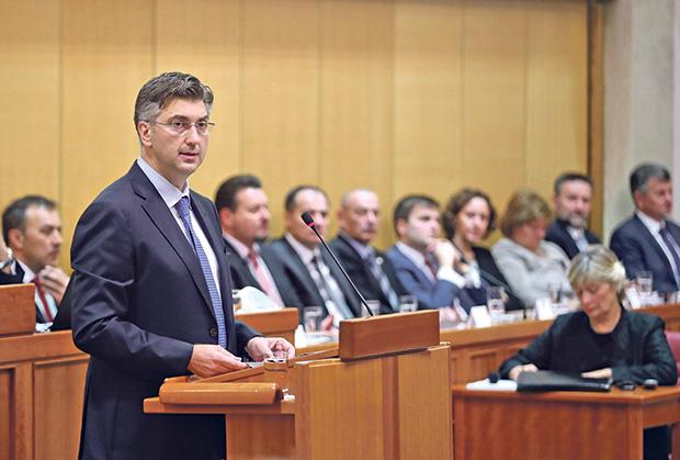 EKOLOŠKA KATASTROFA ZATRESLA HRVATSKU! 37.000 tona otrovnog otpada truje Liku: Plenković zakazao HITNU SEDNICU VLADE, opozicija traži opoziv (VIDEO)