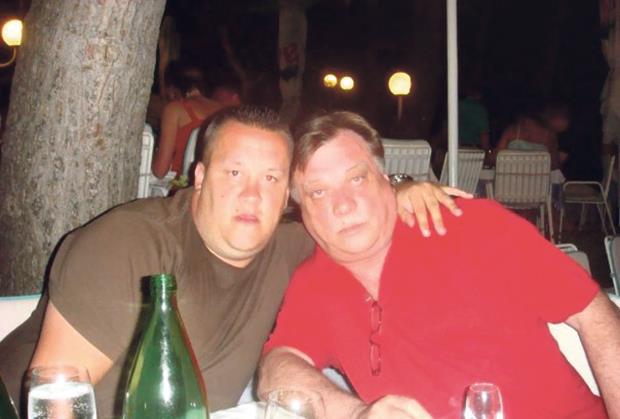 SIN HALIDA BEŠLIĆA RAZNEŽIO CEO SVET! Objavio fotografiju koja dira pravo u dušu, a tek kakve je reči uputio
