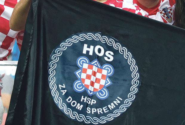 CRKVA U ŠIBENIKU POSTAVILA JASLICE SA CRNIM KRSTOVIMA I ZASTAVAMA HOS! Tu je i "objašnjenje" o ustačkom pokliču "Za dom spremni"!