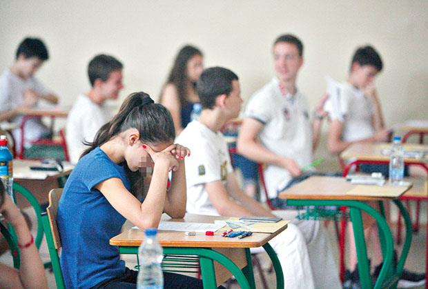 Mali maturanti prokukali: Do ovog pitanja im drastično opala koncentracija, evo šta ih je namučilo