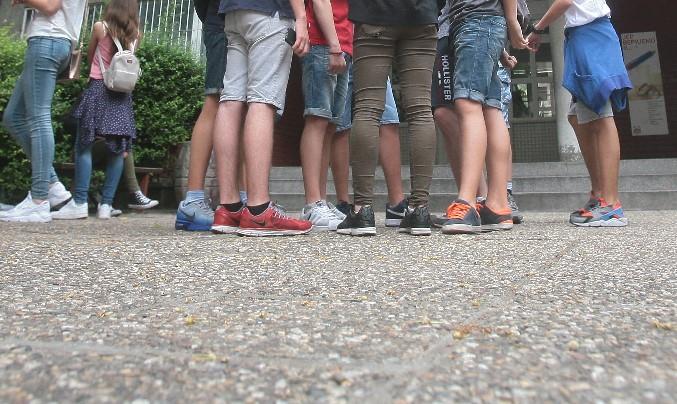 Koliko košta mala matura: Gde se sve organizuju proslave, neko slavi u školi, neko u restoranu  