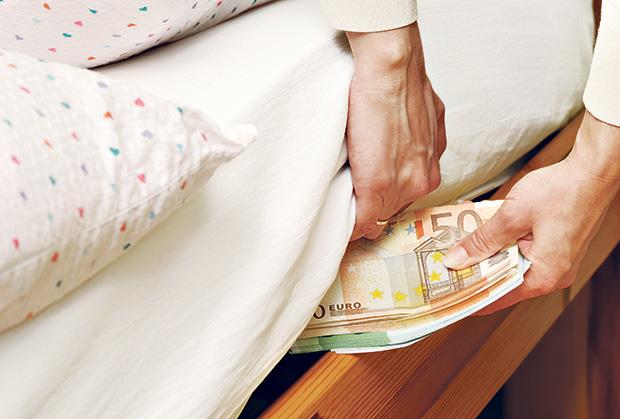 DRAMATIČNO UPOZORENJE STRUČNJAKA: Čak 66 odsto Srbije odvaja pare na stranu, a evo u šta najviše ulažu! Neki kupuju stanove, drugi misle samo na jednu stvar