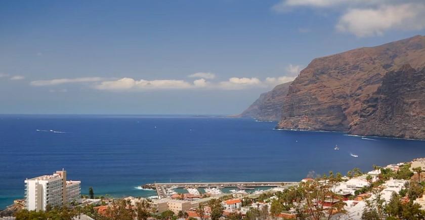 NEŠTO SE BUDI ISPOD TURISTIČKOG RAJA, STRUČNJACI ZABRINUTI Instrumenti ne prestaju da beleže signale: Šta se dešava ispod popularnog ostrva?