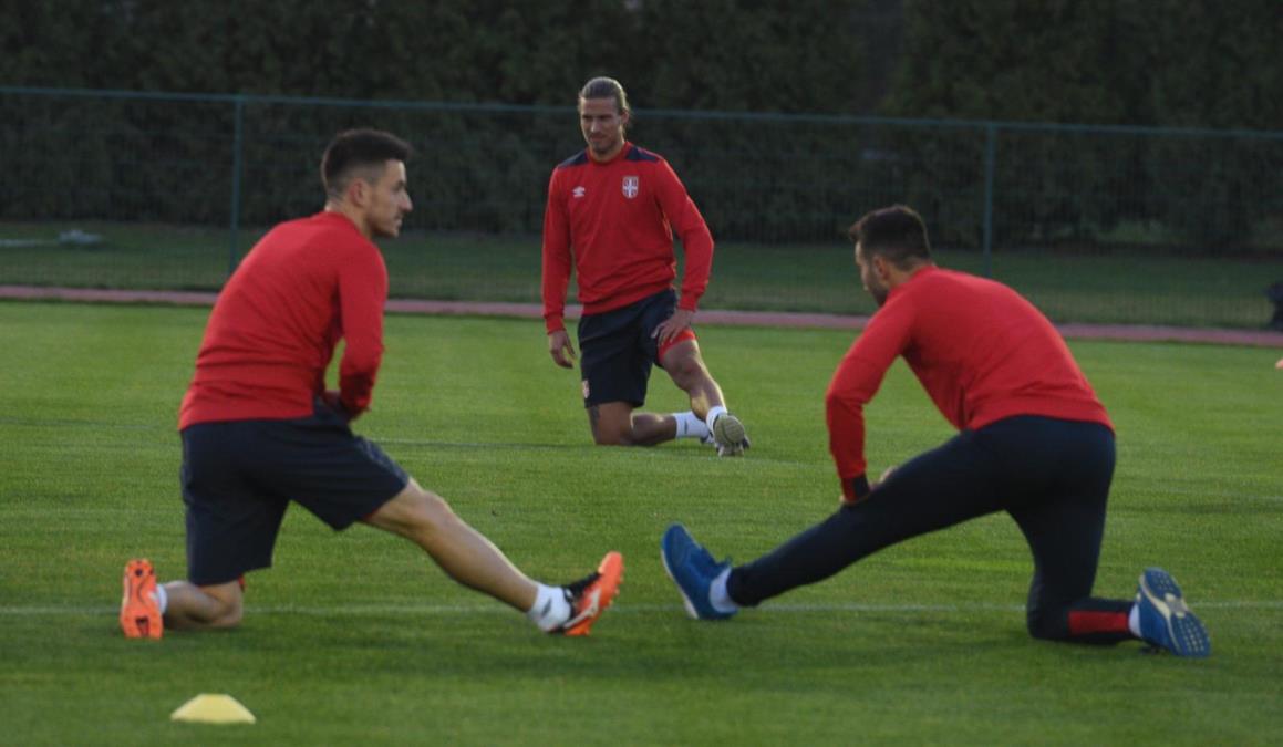 POSTAO JE HEROJ SRBIJE, ODVEO JE ORLOVE NA MUNDIJAL, A SADA UŽIVA NA GLISERU I PUŠI TOMPUS! Već tri godine nema klub, ali on uživa "za sve pare"! FOTO