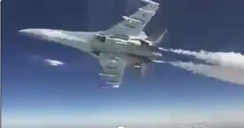 RUSKI LOVAC ZAVRŠIO U PRAŠINI! Su-30SM se srušio kod groblja, otkriveno šta se desilo pilotima (VIDEO)