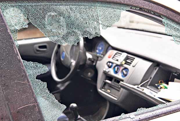 Užas u Grčkoj: Turistima usred dana obili auto i odneli 850 evra, a reakcija naroda ih dodatno dotukla